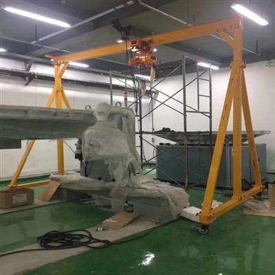 3-tonnine kaasaskantav pukk-kraana